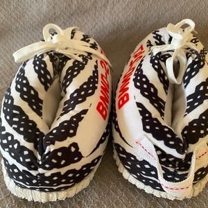 Comfy OVERSIZED HOUSE SLIPPERS